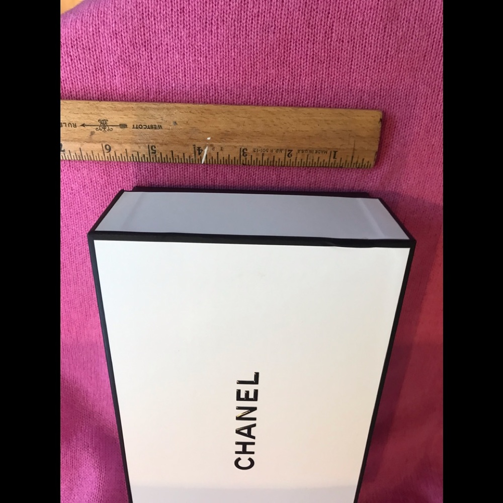 Chanel Gift Box - Picture 11 of 11